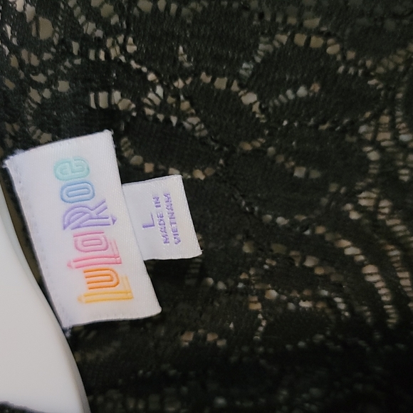 LuLaRoe Shirley black lace - Picture 2 of 4